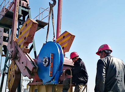 創(chuàng)新形成了抽油機(jī)半直驅(qū)采油技術(shù)，**了系統(tǒng)能耗減少了維護(hù)工作量，提高了**性